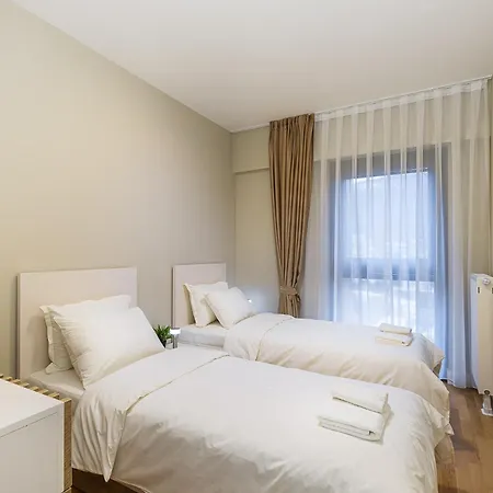 Urban Oasis 16th Floor Penthouse, Center, Free Private Parking Apartment *