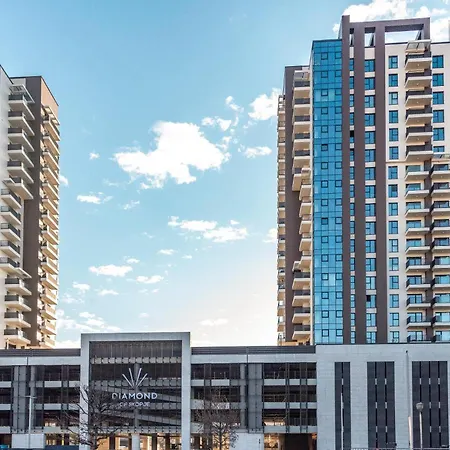 Urban Oasis 16th Floor Penthouse, Center, Free Private Parking Apartment
